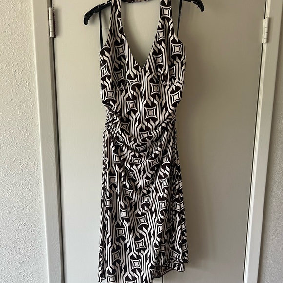 Bisou bisou brown and cream patterned halter dress with ruched sides - Picture 3 of 10